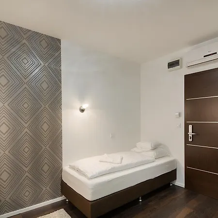 Paulay Downtown Apartahotel